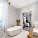 Contemporary House In The Center Of With A Pool And Relaxation Area Cannes