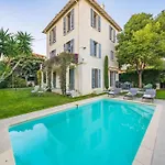 Contemporary House In The Center Of With A Pool And Relaxation Area Cannes