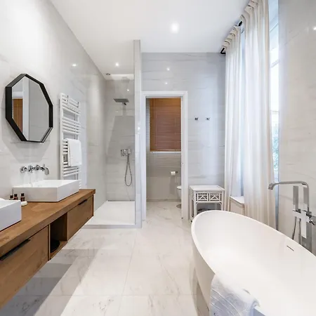 Contemporary House In The Center Of With A Pool And Relaxation Area Cannes