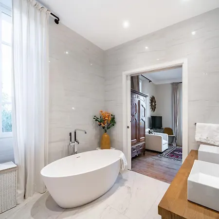 Contemporary House In The Center Of With A Pool And Relaxation Area Cannes