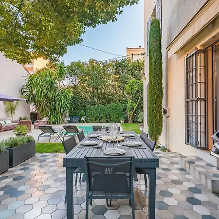 Casa de Férias Contemporary House In The Center Of With A Pool And Relaxation Area Cannes