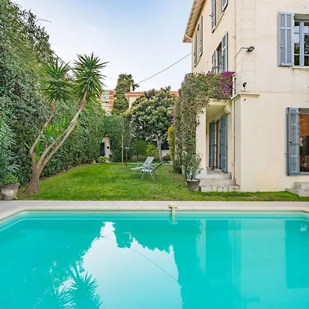 Contemporary House In The Center Of With A Pool And Relaxation Area Cannes