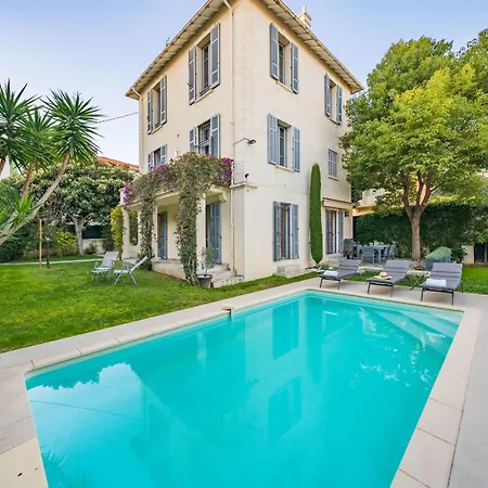 Contemporary House In The Center Of With A Pool And Relaxation Area Cannes