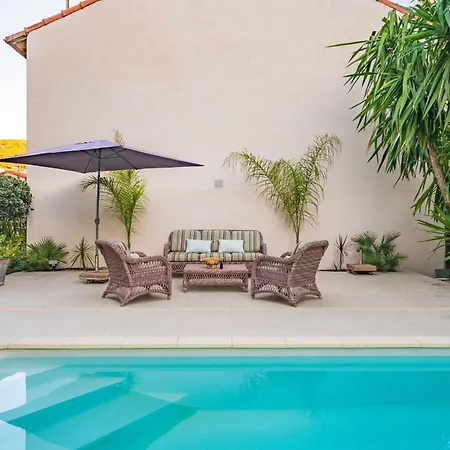 Contemporary House In The Center Of With A Pool And Relaxation Area *