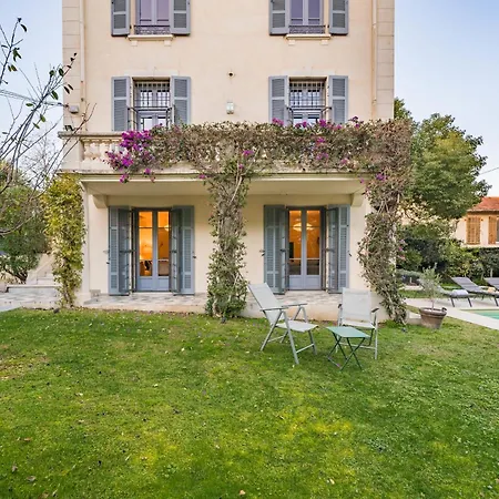 Contemporary House In The Center Of With A Pool And Relaxation Area Cannes