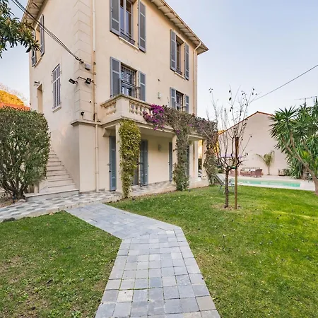 Contemporary House In The Center Of With A Pool And Relaxation Area Cannes