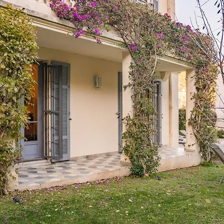 Casa de Férias Contemporary House In The Center Of With A Pool And Relaxation Area Cannes
