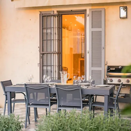 Casa de Férias Contemporary House In The Center Of With A Pool And Relaxation Area Cannes