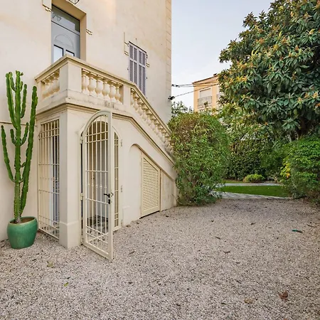 Contemporary House In The Center Of With A Pool And Relaxation Area Casa de Férias Cannes