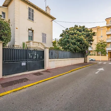Contemporary House In The Center Of With A Pool And Relaxation Area Cannes